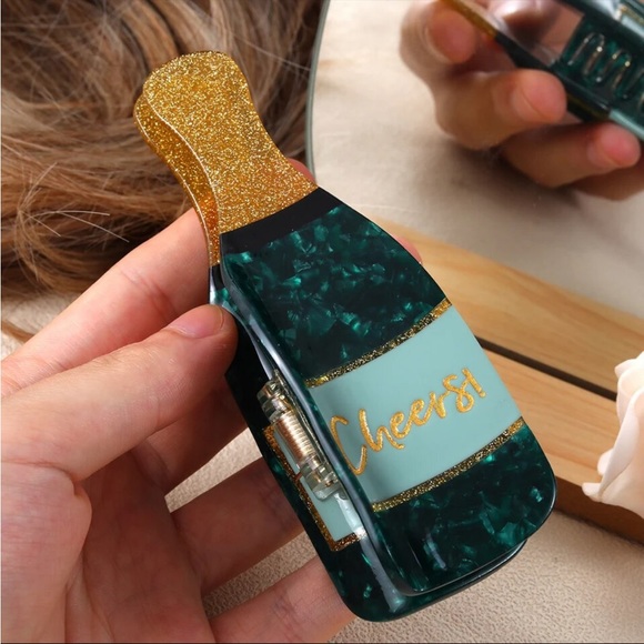 Champagne Bottle Claw Clip! 🍾 - Picture 3 of 5